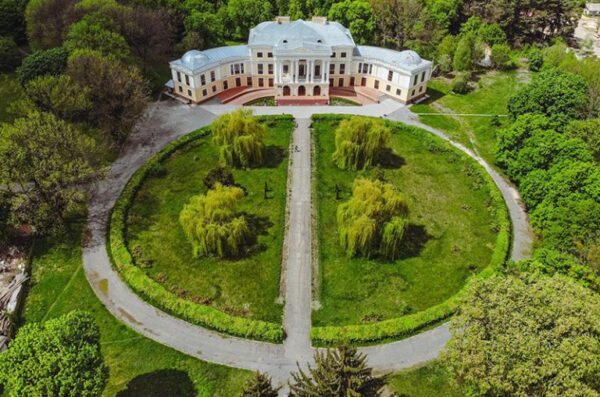 Тур в Вінницю з Одеси. Палац Грохольських-Можайських